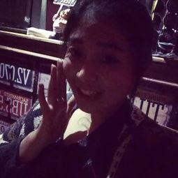 坐着吃瓜的观众