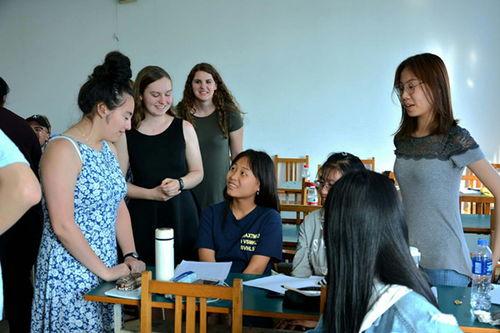 英语老师吃瓜,English Teacher's Unexpected Side Gig: The World of Gossip and Gazing