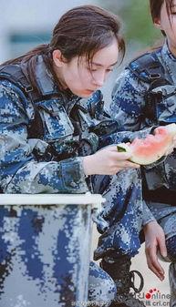 男生打扮吃瓜群众,揭秘男生打扮背后的吃瓜群众心理