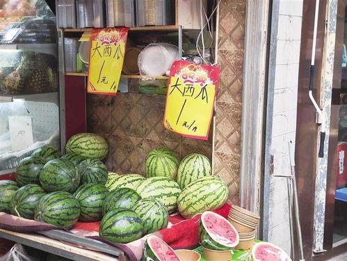 吃瓜群众吃芒果,甜蜜诱惑，共享欢乐时光