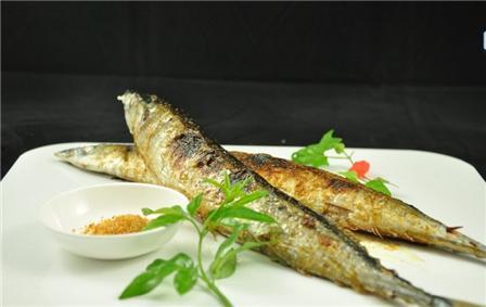 秋刀鱼吃瓜,一场味蕾的盛宴