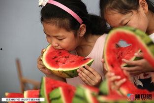 小朋友叫吃瓜,小朋友的趣味生活点滴