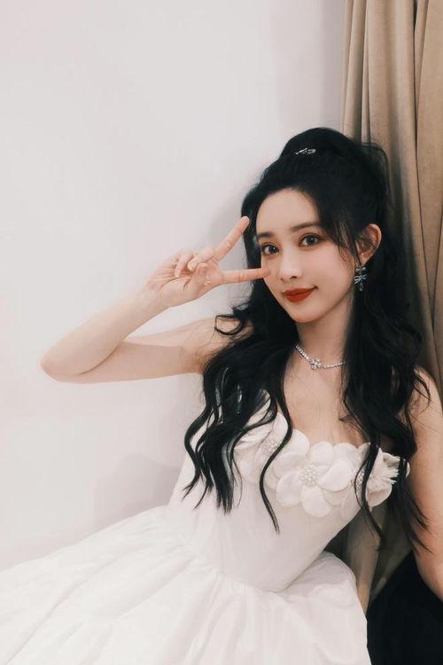 孟子义吃瓜发型图片,时尚感十足