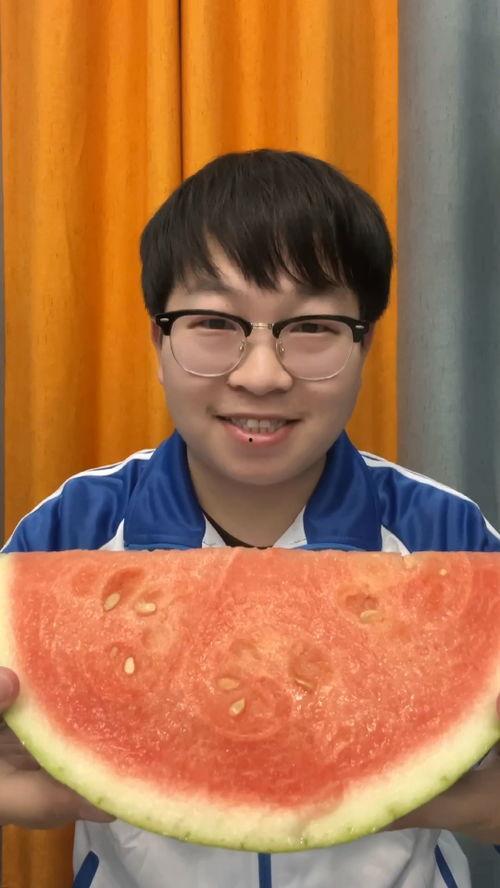 沉浸式吃瓜动作,一场味蕾与视觉的双重盛宴