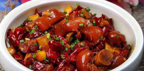 宝宝吃瓜啃猪蹄,瓜果飘香与猪蹄诱惑