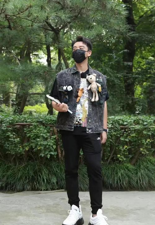 穿小警服吃瓜,小警员吃瓜趣事一箩筐