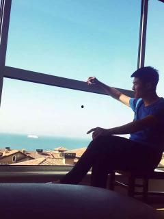 群众吃瓜唱歌的视频,群众欢乐共享的夏日时光