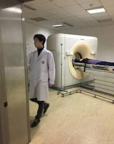 成都二医院吃瓜,揭秘背后真相与网络热议