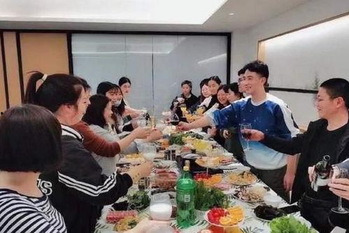 在澳洲吃龙虾在网上吃瓜,网络吃瓜群众热议不断